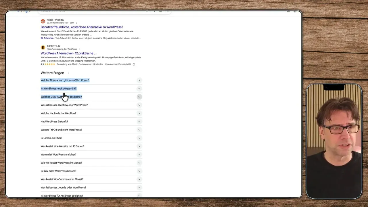 Google 'Weitere Fragen' mit hervorgehobener Frage und Mauszeiger